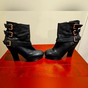 JUICY COUTURE SERENA ANKLE BOOTS
